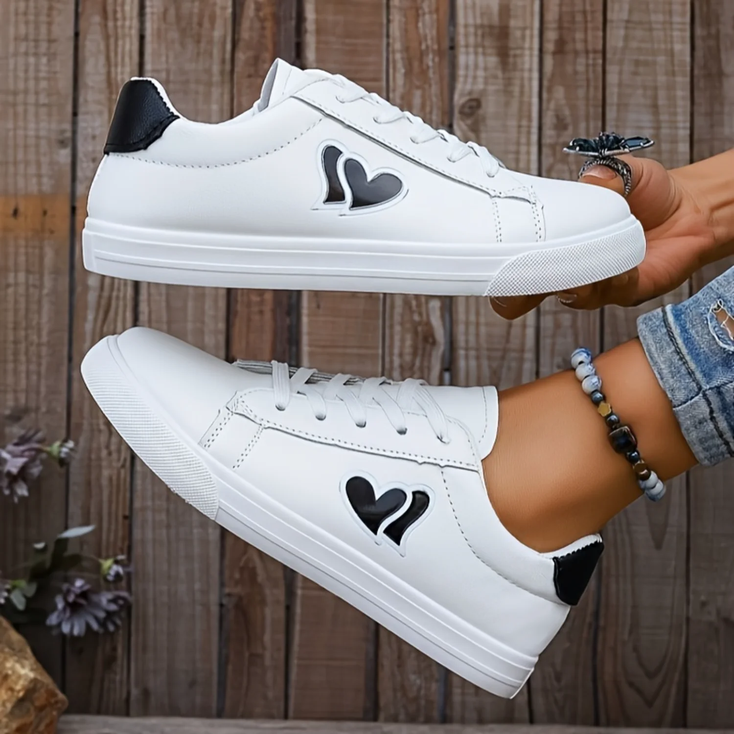 Heart Pattern Skate Shoes, All-Match Stylish Low Top Flat Sneakers, Casual Outdoor Walking Shoes