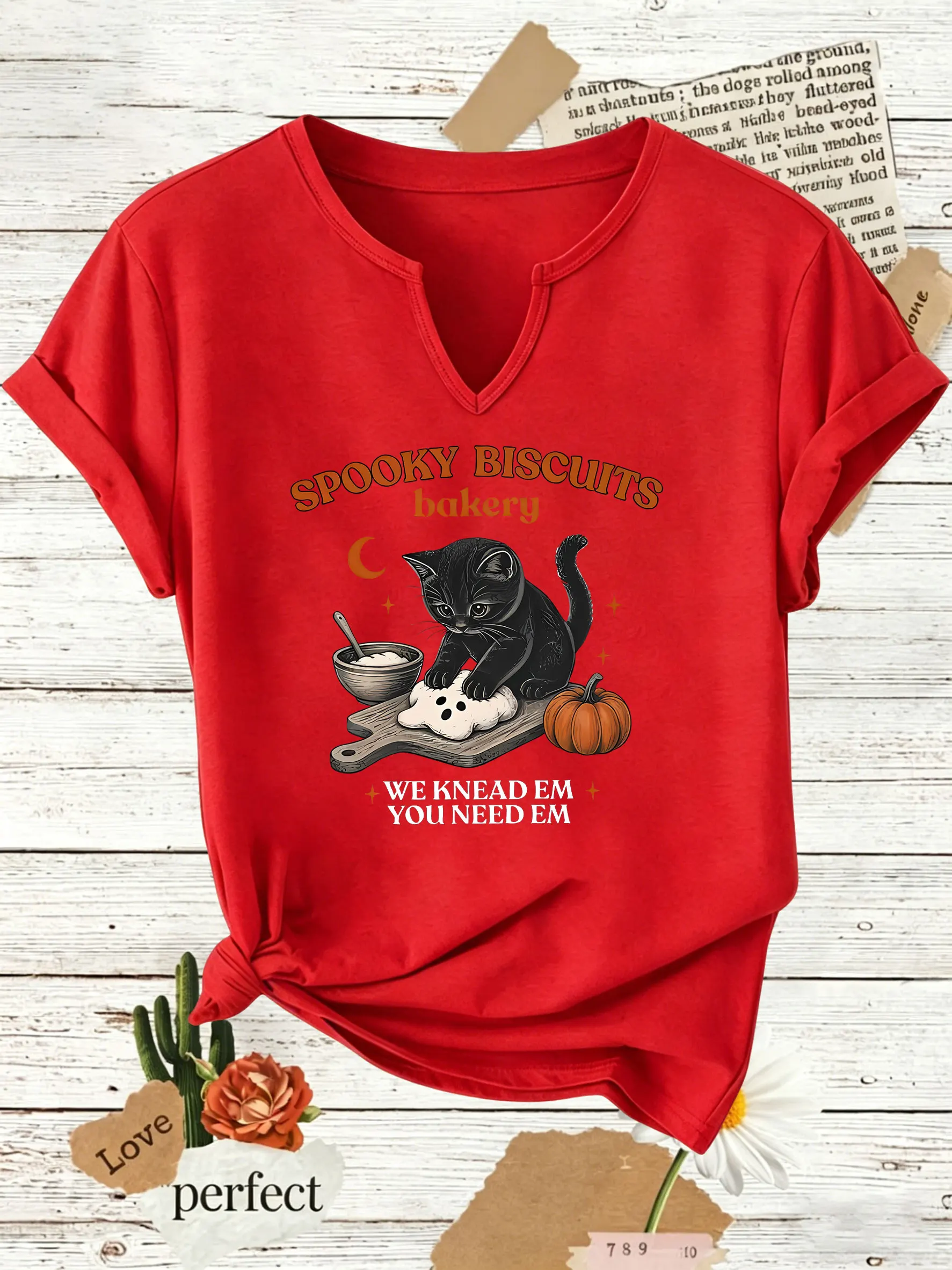 Damen-Sommer-T-Shirt mit V-Ausschnitt und kurzen Ärmeln, Spooky Biscuits Bakery Black Cat Baking Pumpkin Print, lässige T-Shirts für Damen – Detail 3