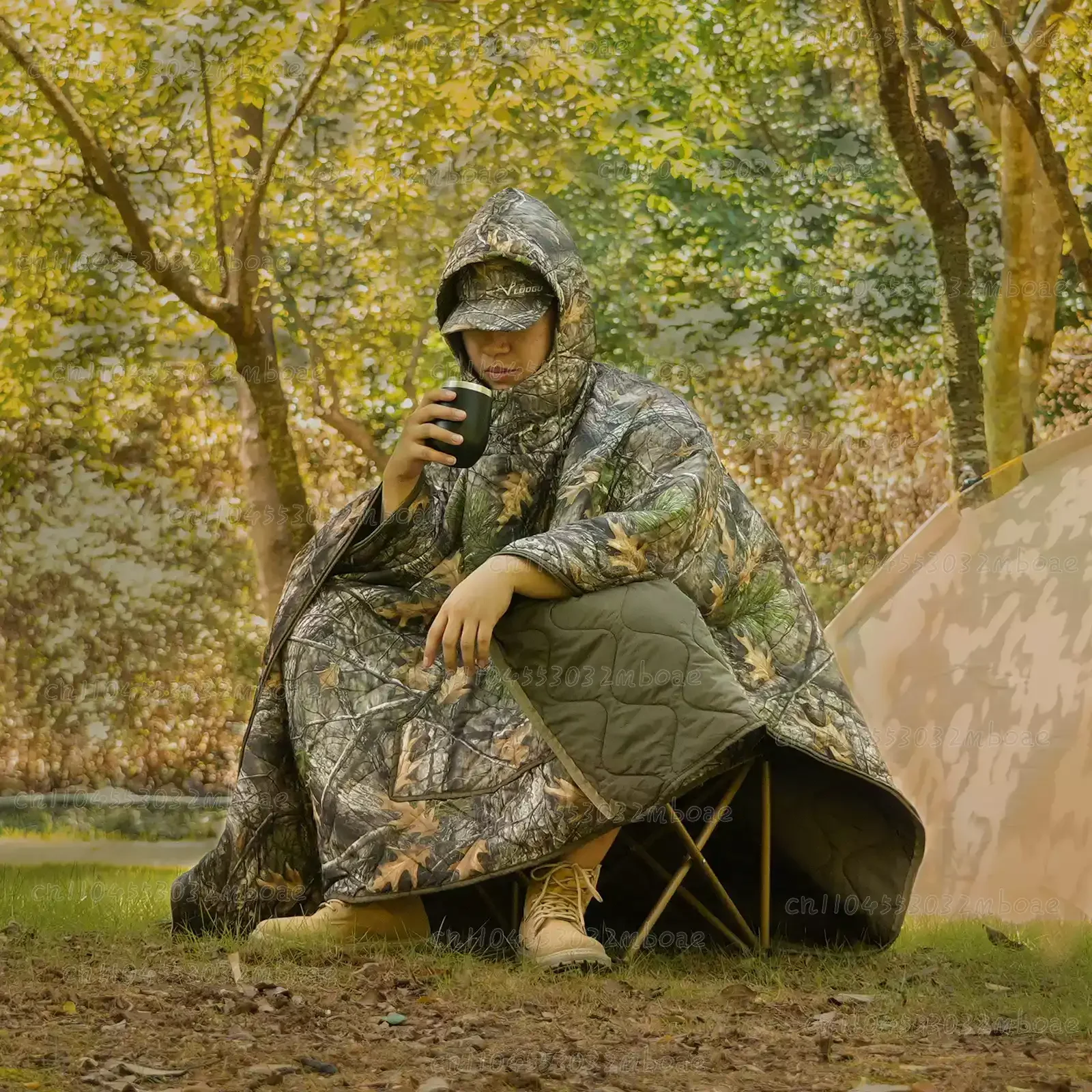 Outdoor autumn and winter warm big tree camouflage cloak type portable mountaineering camping travel emergency cold sleeping bag