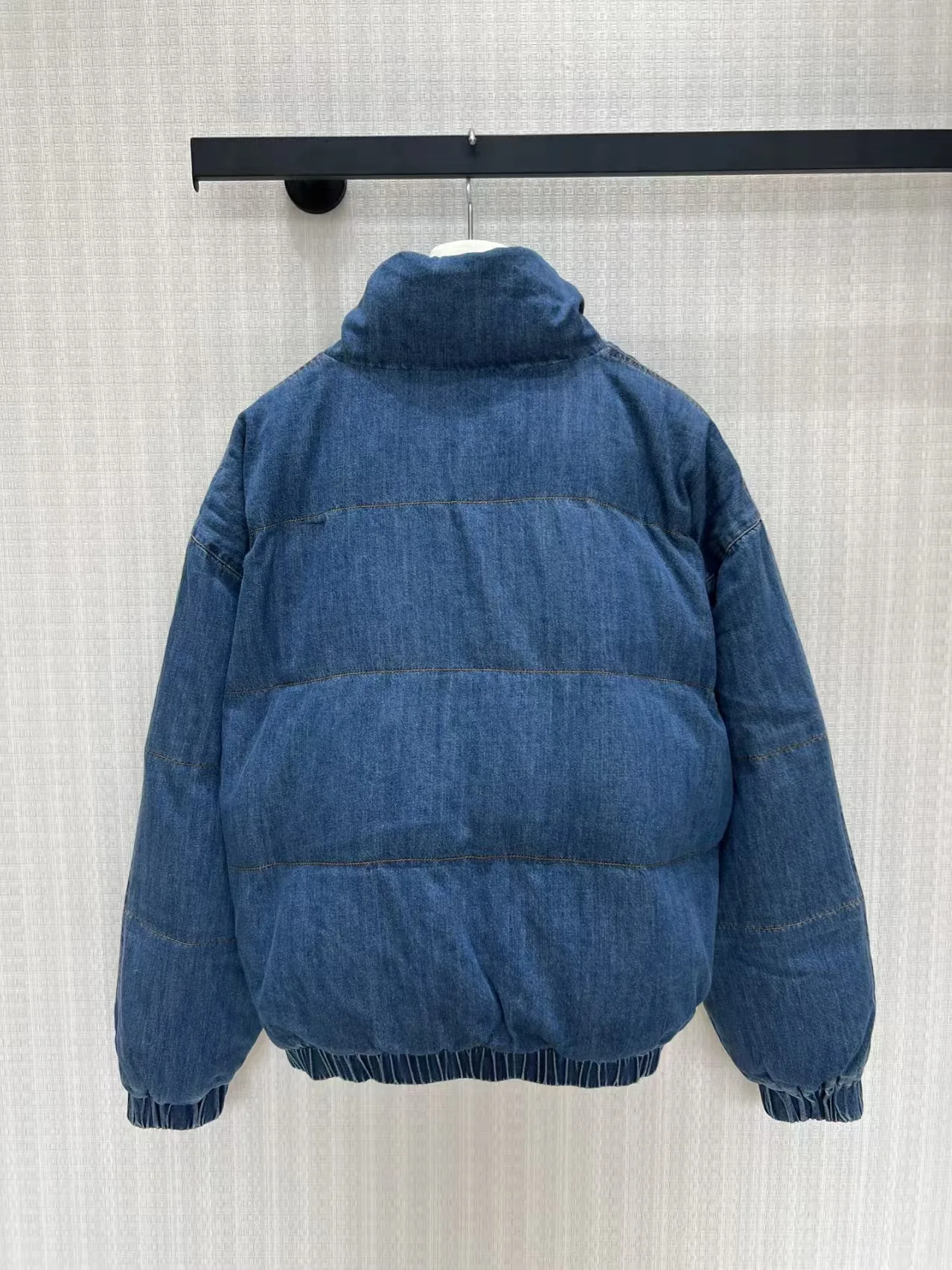 Autumn and winter new denim fabric 90% high-purity down collar, metal buttons, elastic cuffs, loose hem, short down jacket women