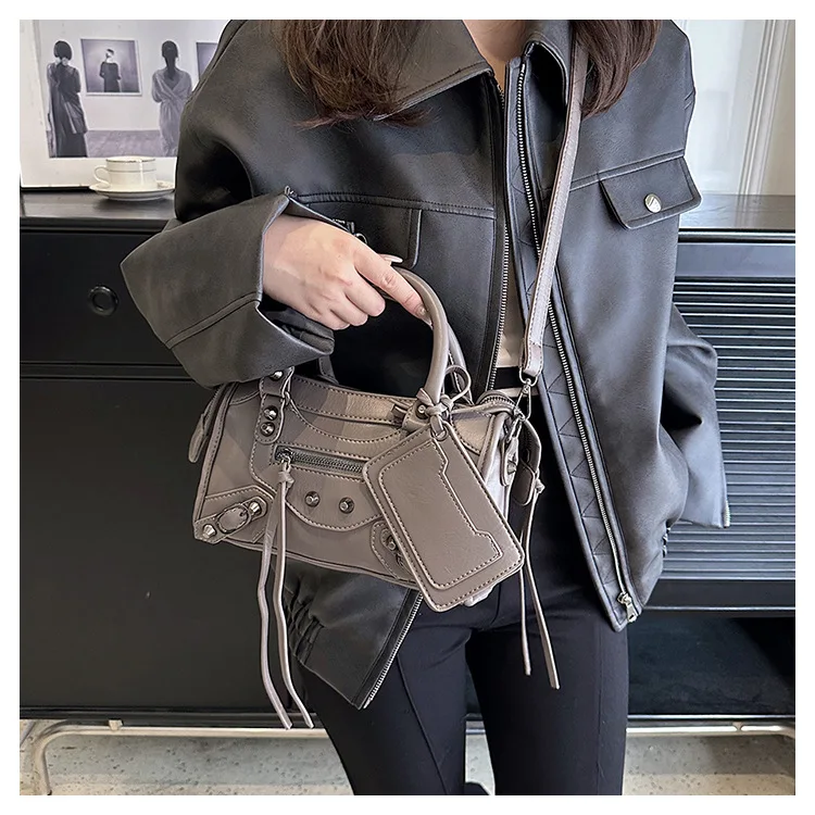 Edgy 2025, schoudertas met studs voor dames |   Unieke okseltasje |   Exclusieve crossbodytas met strass |   Biker chique handtas