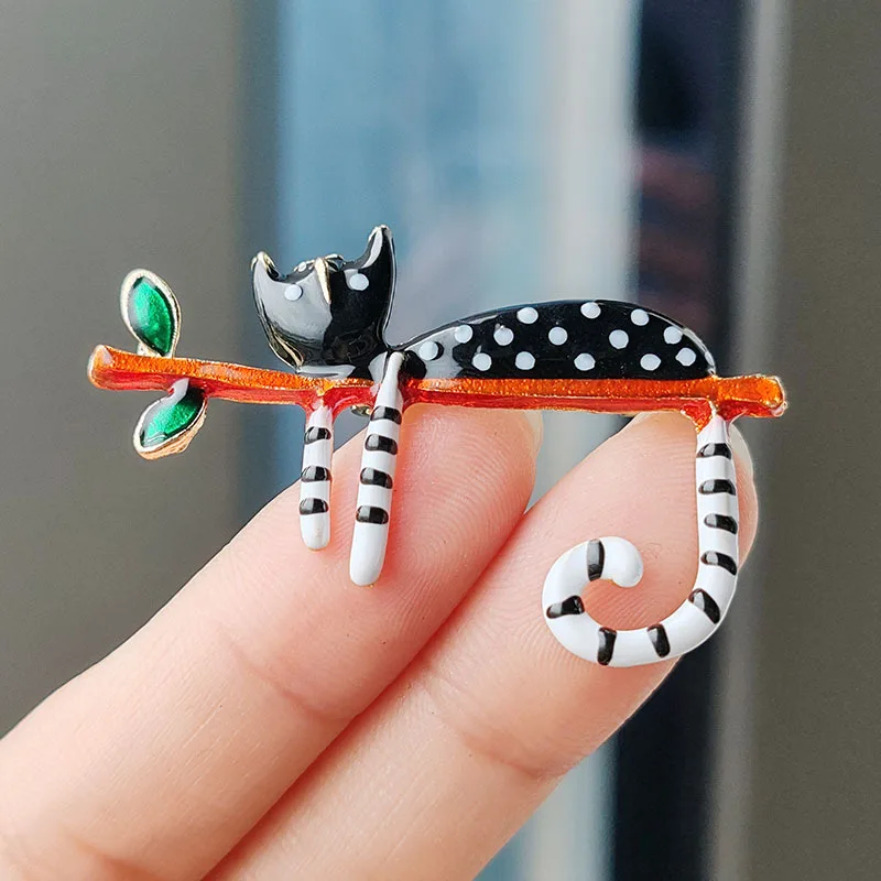 Enamel Cute Lazy Cat On the Tree Brooch For Women Men Lovely Cartoon Kitten Pets Animal Party Office Brooch Pin Charms Jewelry