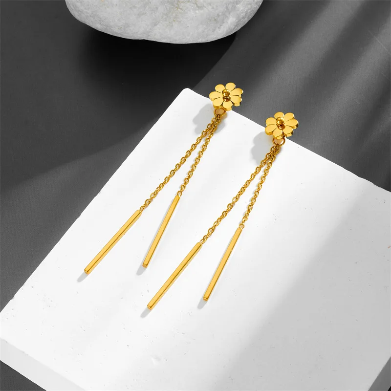 Elegant Little Daisy Titanium Steel Drop Earrings 18K Gold Plated Waterproof Low Allergy Jewelry Suitable for Women Girls Gift