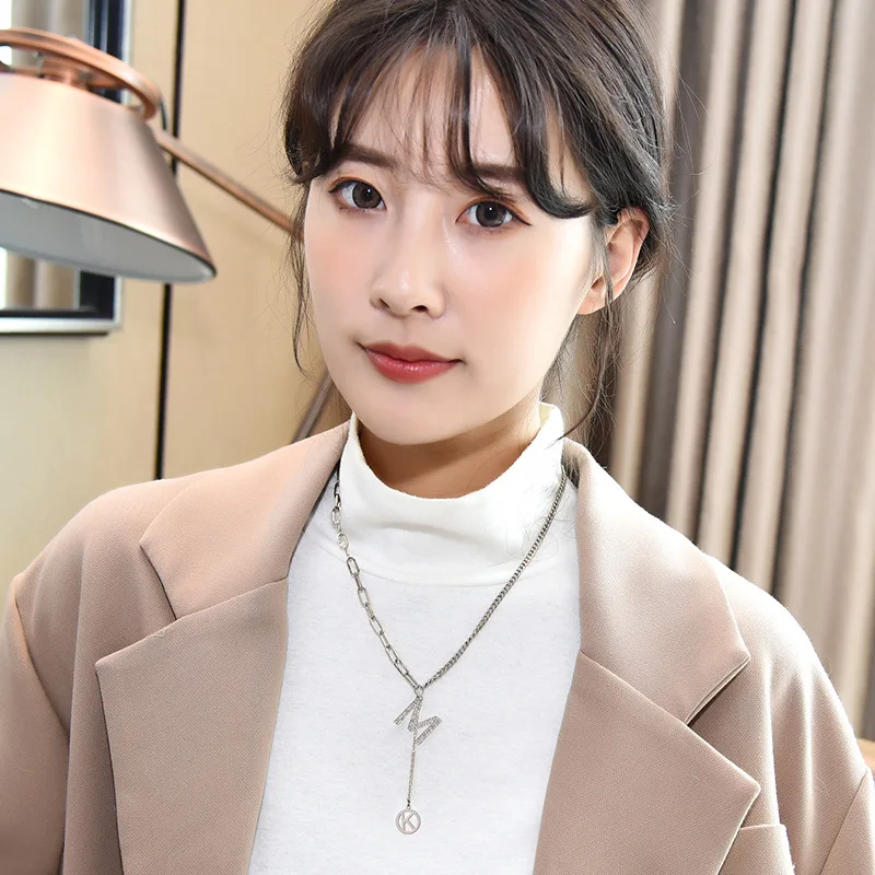 2025 عصرية ومتعددة الاستخدامات MK شرابة سترة قصيرة سلسلة الراقية قلادة عارضة التبعي، قلادة