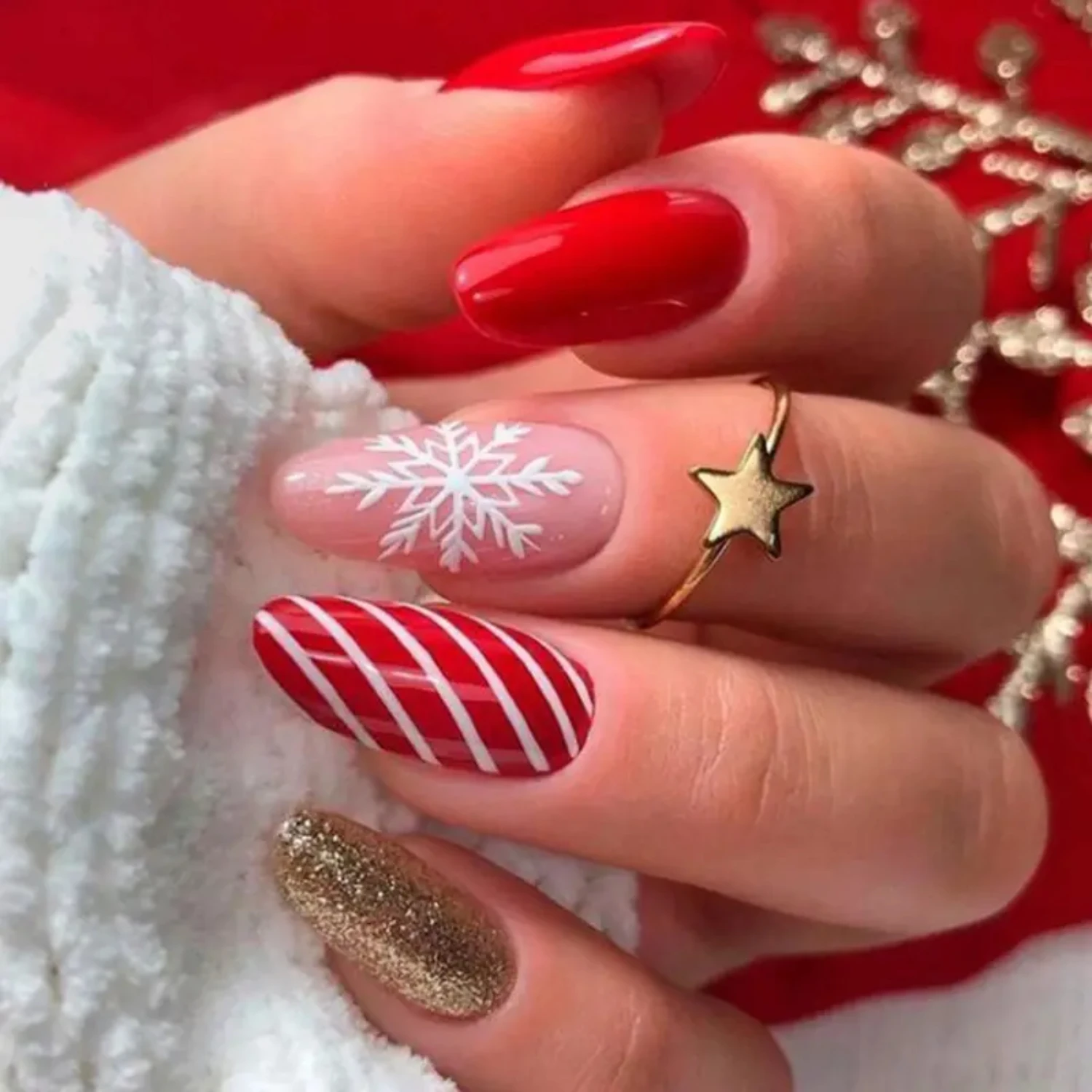 Golden Glitter Snowflake Christmas Fake Nails, Set of 24 Sparkling Nail Tips, Complete Gel Nail Kit for Festive Holiday Manicure