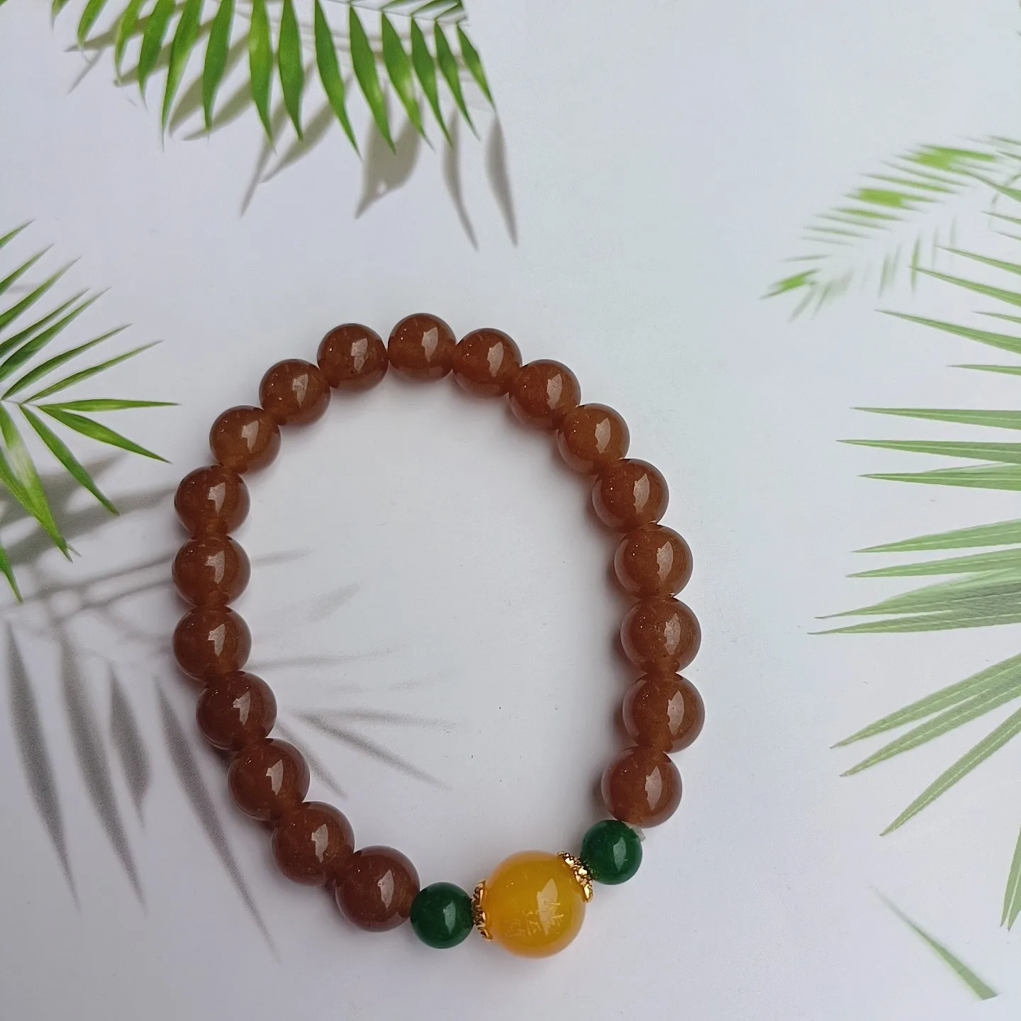 

This exquisite golden thread jade caramel-colored bracelet for women symbolizes happiness and is perfect for family and friends