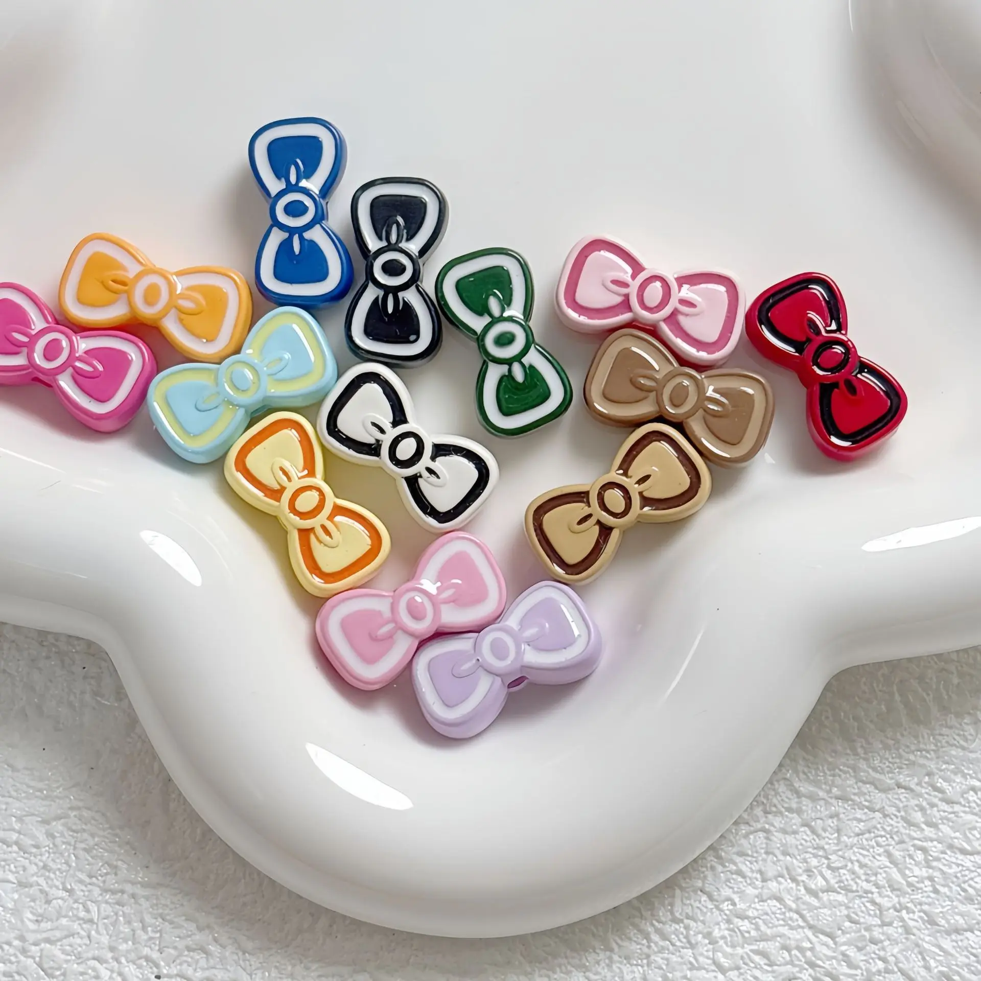 

Свежий новый красочный масляный стиль, акриловая лента, узел, галстук, бант, ювелирные бусины, подходят для браслета, ожерелья, серьги 20*10 мм, 70 шт.