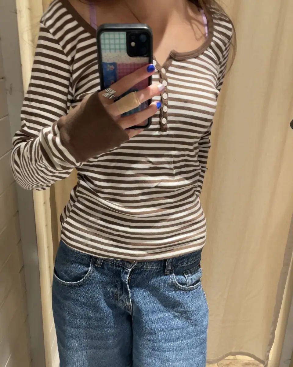 

Новые женские футболки с коричневыми полосатыми пуговицами, повседневные, шикарные, хлопковые, в стиле пэчворк, с длинным рукавом, винтажные, в стиле преппи, приталенные, Y2K топы