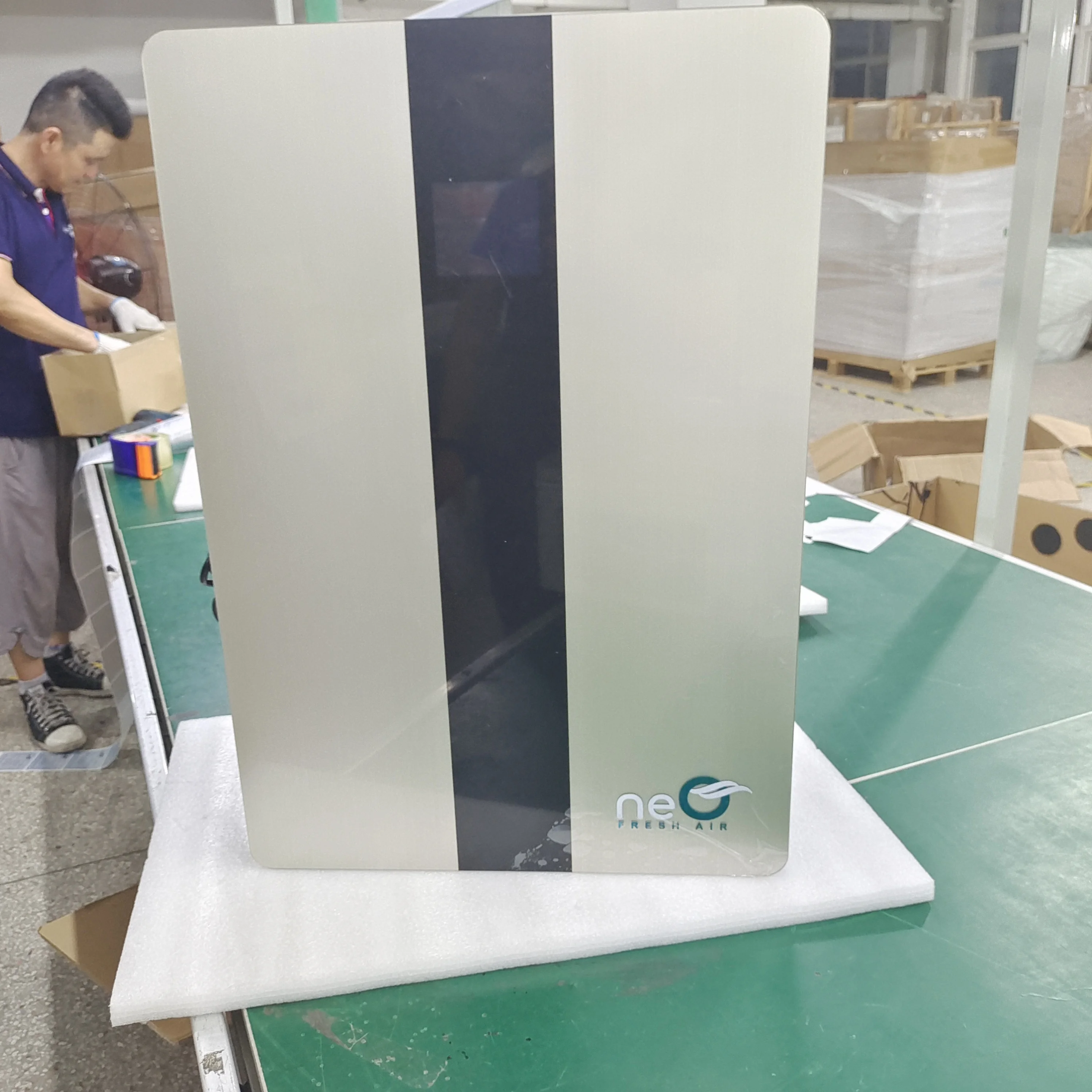 نظام ERV ذو الضغط الإيجابي الصغير المثبت على الحائط للتهوية المنزلية مع مرشحات WIFI F7 + H13