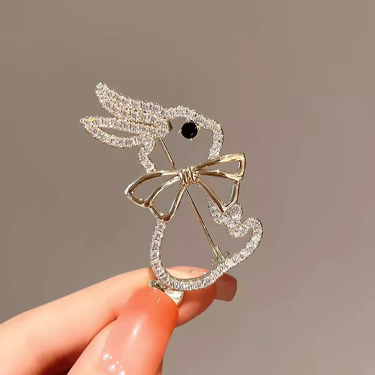 Cute Rhinestone Hollow Rabbit Brooches  for Women Girls Animal Metal Lapel Pins Button Clothing Accessories