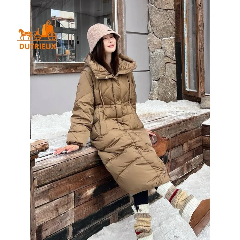 Piumino marrone di media lunghezza con cappuccio sottile da donna nuovo inverno 20225, imbottitura in piuma d'oca grigia al 90%, cappotto caldo alla moda quotidiana da donna