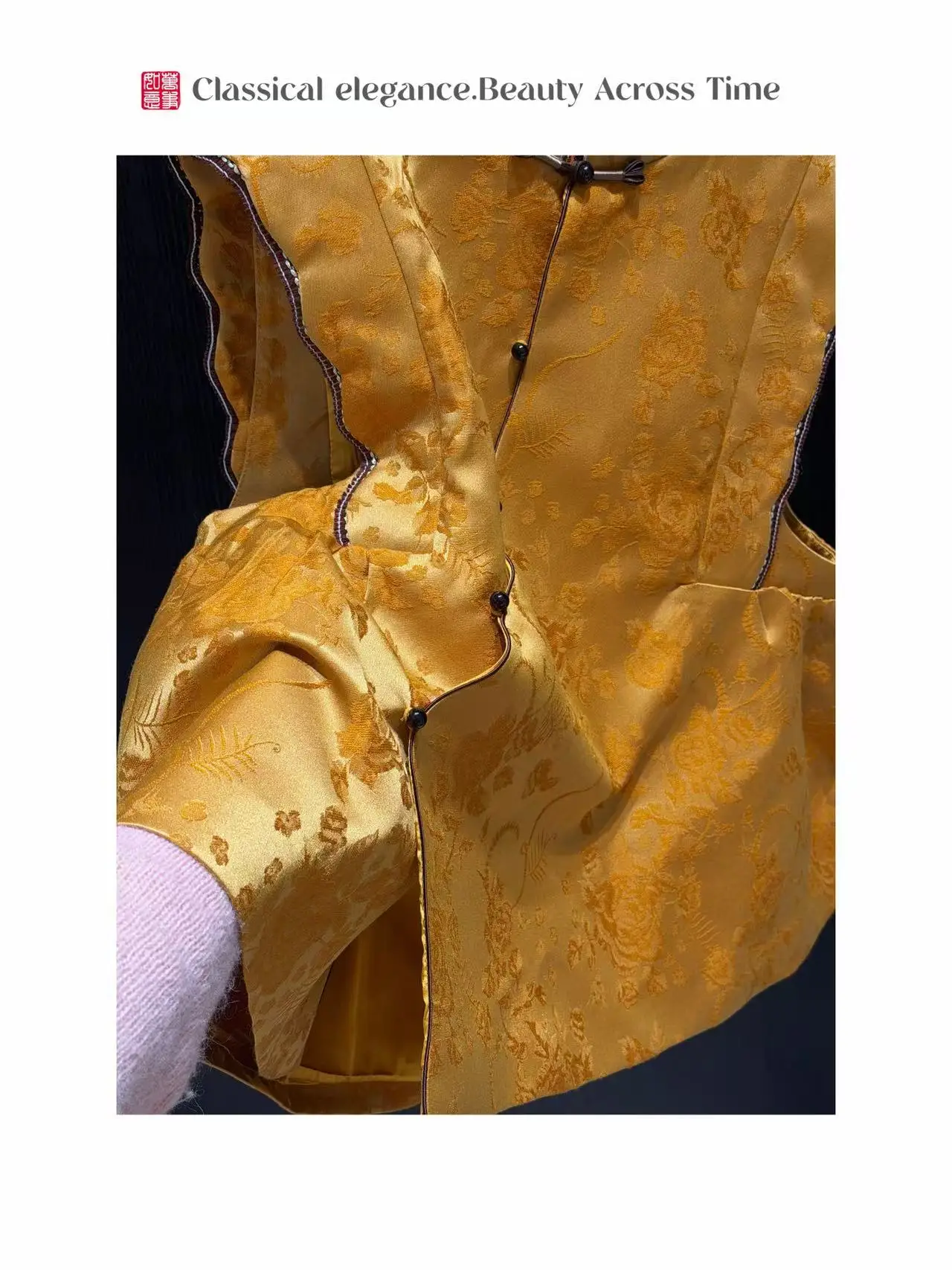 

Chinese Sle Women's Jaet with Fly Sve Embroidered Fabric Silk Reaching Fiber Polyester Vest for Winter Season