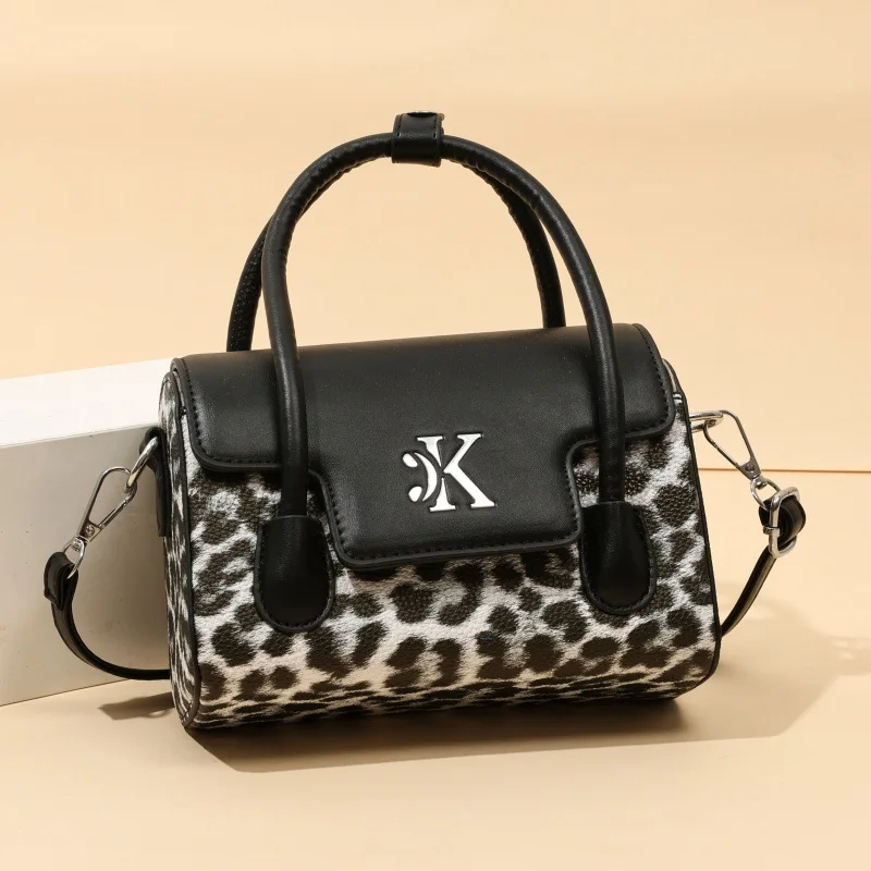 

2025 New! Korean Simple Temperament Women's Bag - High-End Niche Messenger & Commuter Shoulder