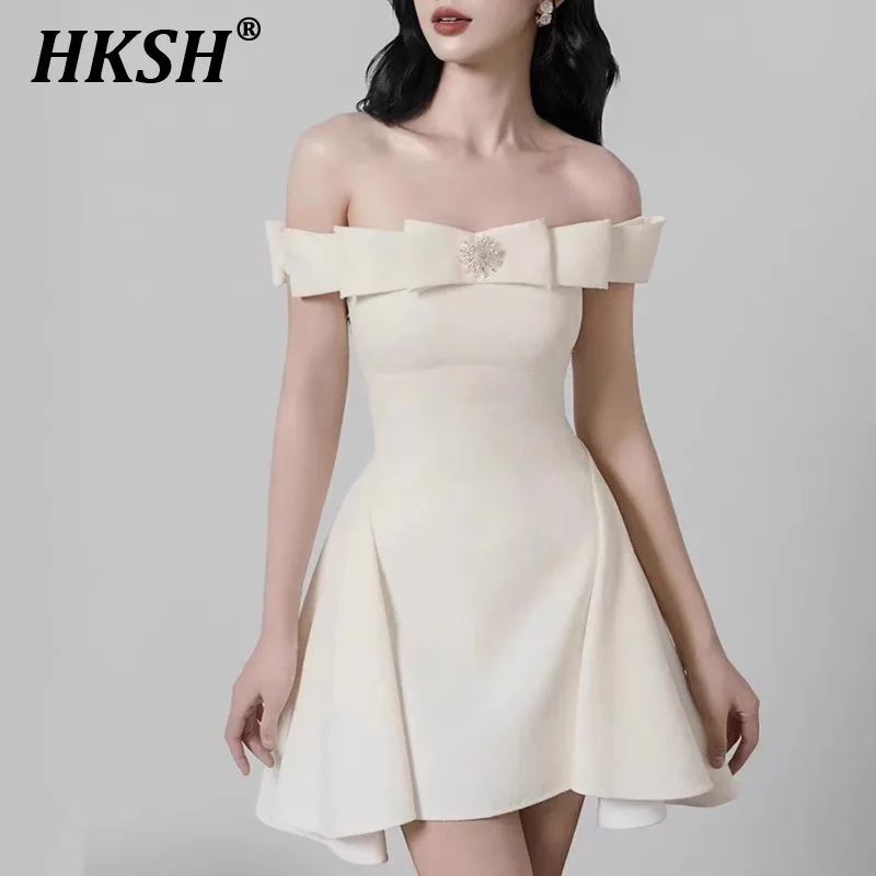 HKSH صيف جديد إمرأة Ins موضة أنيقة مزاجه نمط Bowknot مائل الرقبة ثوب فستان المتخصصة تصميم ألف خط فستان قصير HK5785