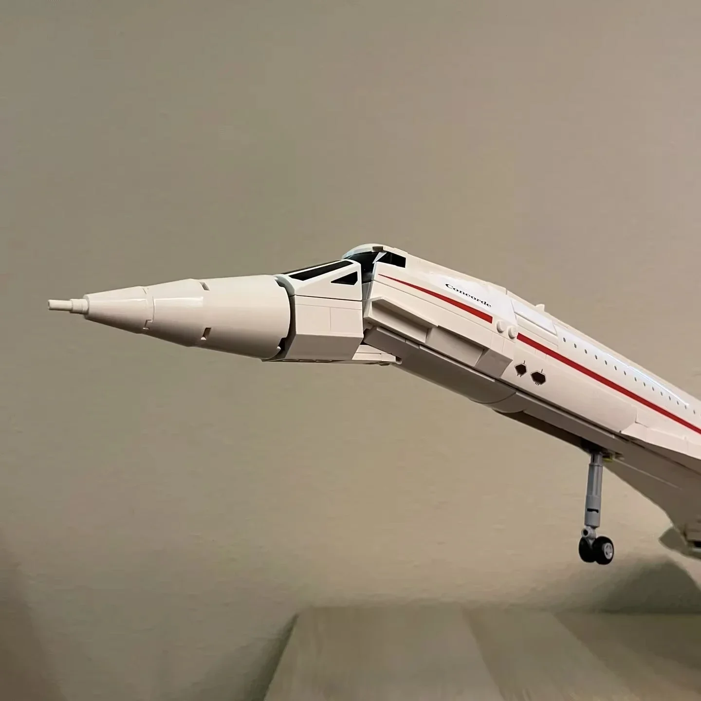 2083PCS Concorde Passenger Aircraft Building Block Creative Decoration Technical Model MOC Assembly Bricks Toys Kids Gifts - view 4