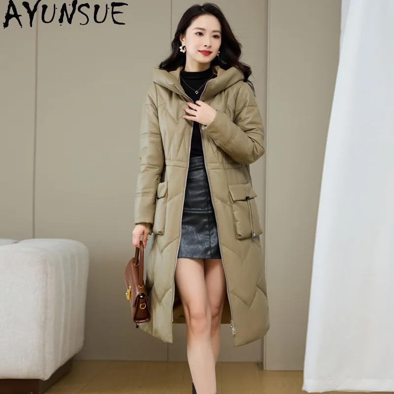 AYUNSUE Giacca in vera pelle di pecora per donna Abiti invernali Cappotto in piumino d'anatra bianco di media lunghezza Cappotti da donna con cappuccio 2025
