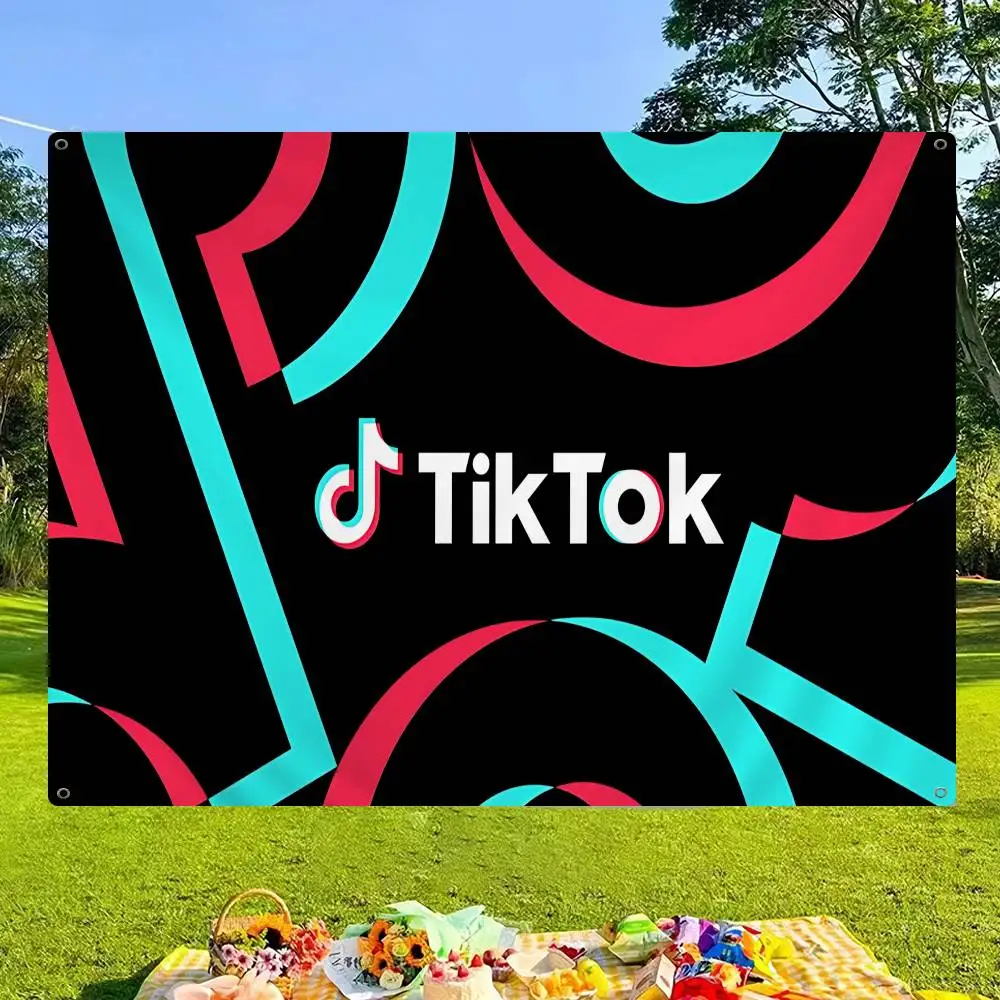 لافتة كلاسيكية بشعار T-TikToks كبيرة الحجم وأنماط طباعة مثيرة للاهتمام لحفلات أعياد الميلاد