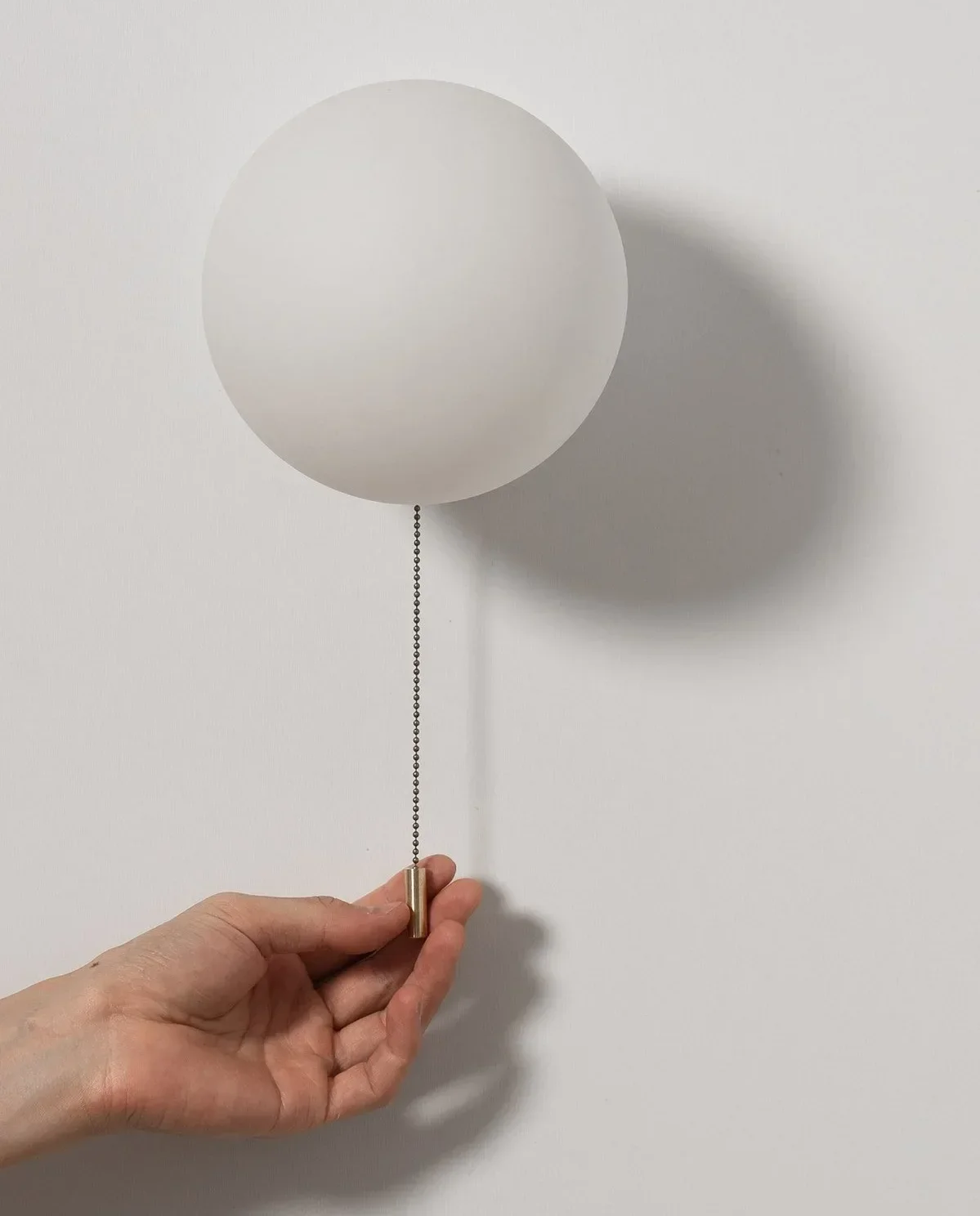 Modern Bedroom Wall Lamp New Creative Ball Wall Light with Foot Plug Switch Living Room Hotel Homestay Wall Sconce Decorate