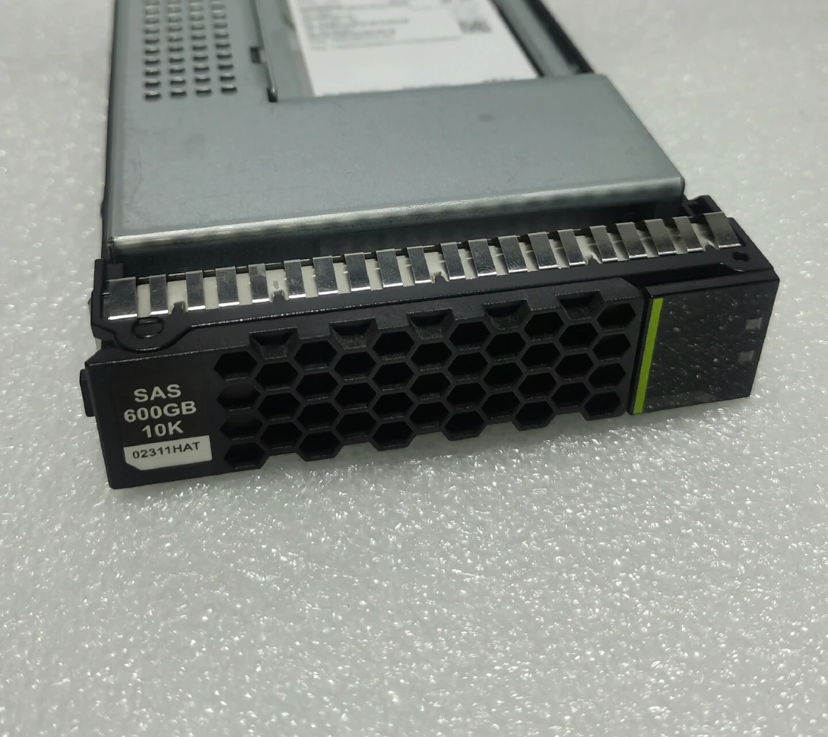 

Для серверного жесткого диска 02311HAT 600G SAS 12G 2,5-дюймового/3,5-дюймового формата