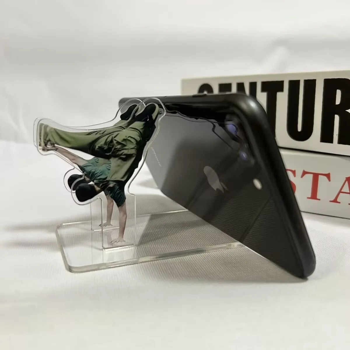 

Танец подставки для мобильного телефона Ван Ибо, фигурка Шэн Шуо для поддержки ленивого человека в форме стойки вокруг стола, серия