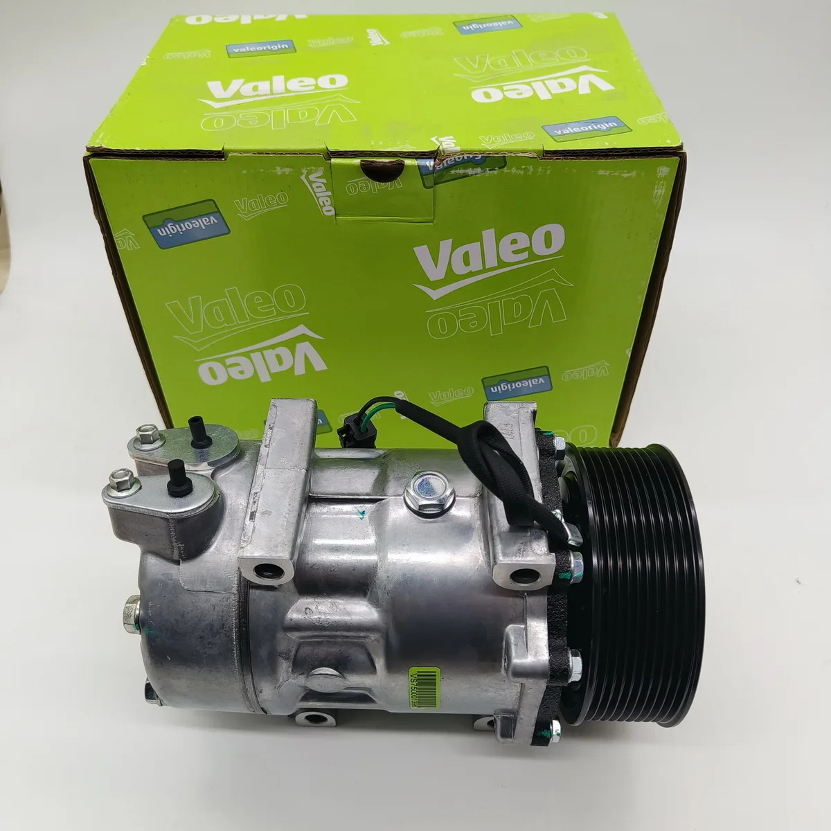 Picture 7: Truck Parts Suitable for SCP 1888032 Air Conditioning Compressor 10PK VALEO