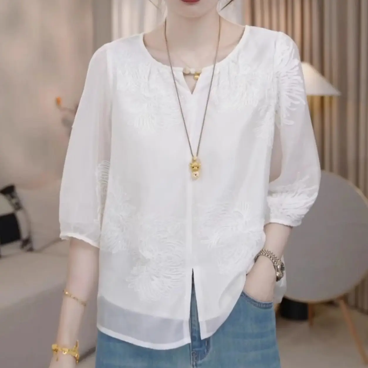 

Plus Size Women's Clothing Summer New Flower Embroidery Shirt for Women Temperament Elegant Loose Tops Fashion Women Clothing