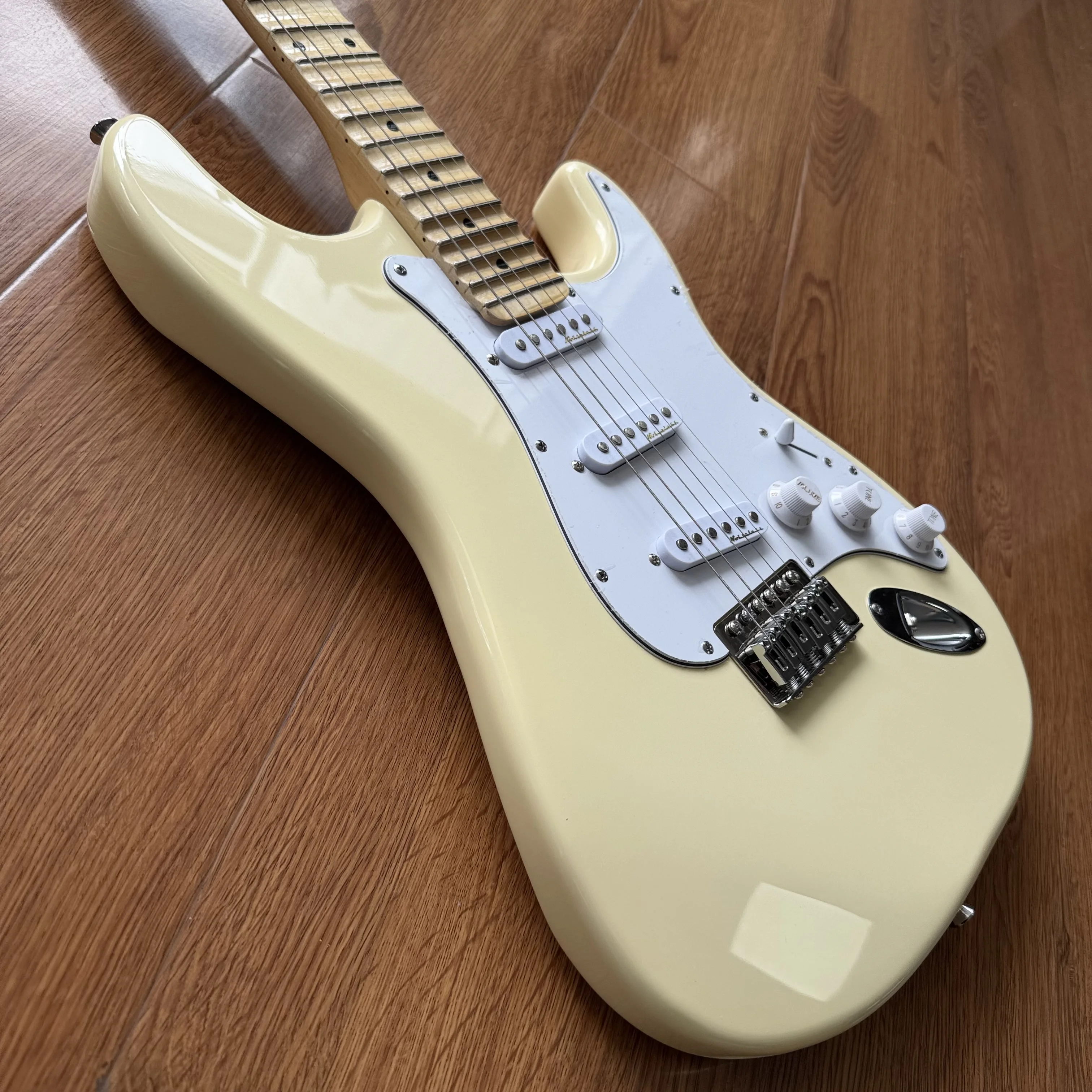 Electric Guitar ST With SSS Pickups Cream White Gloss Body Maple Fingerboard Ideal Christmas Gift Available In Stock - view 3