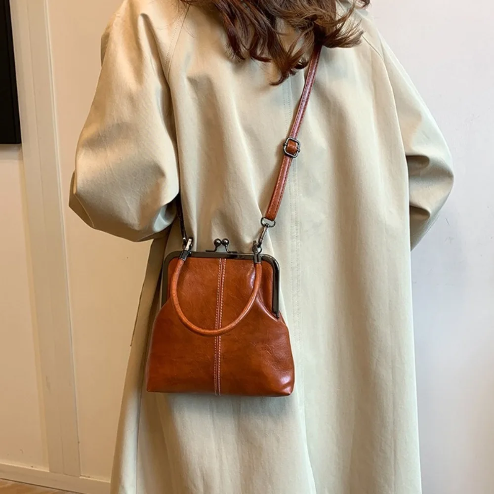 

Elegant Kiss Lock Shoulder Bag PU Leather Large Capacity Chinese Style Crossbody Bag Retro Solid Color Vintage Women's Handbag