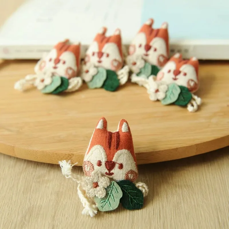 

Cotton Linen Lace Kitten Brooch Niche Versatile Decorative Pin for Women Bag Clothing Accessory Premium Handmade Lightweight