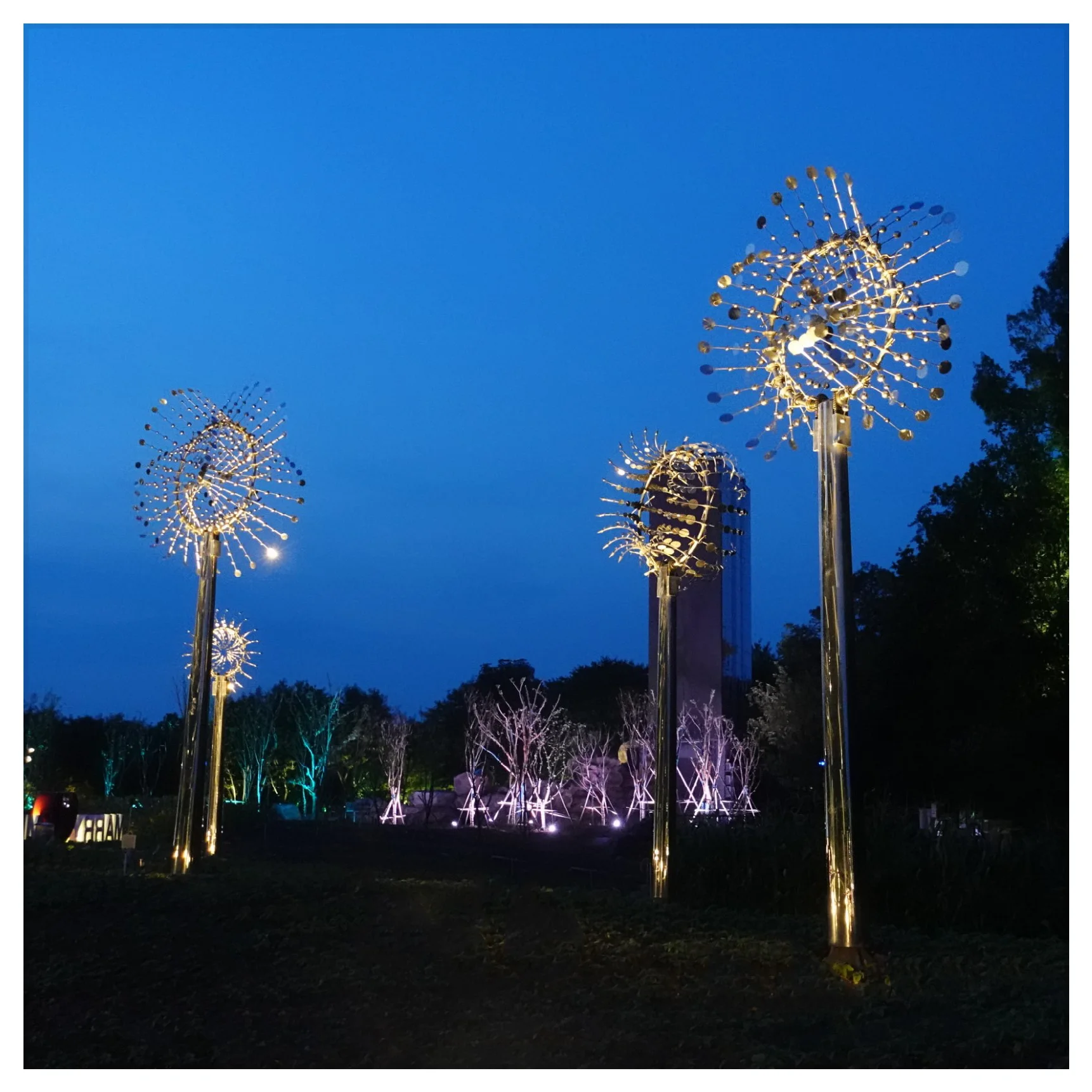 Large Outdoor Kinetic Wind Statue Custom Wind Art Sculpture Interactive Modern Metal Monument For Commercial Plazas