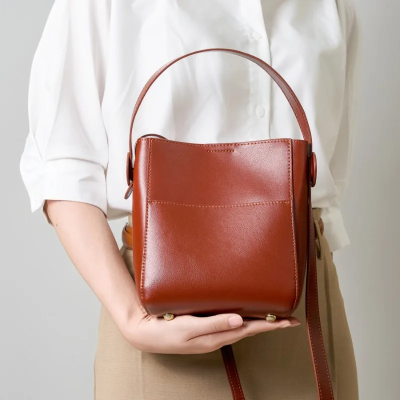 

2026 New Genuine Leather Bucket Bag Women‘s Large Capacity Crossbody Shoulder Bag Versatile Commuter Style Handbag Black/Apricot