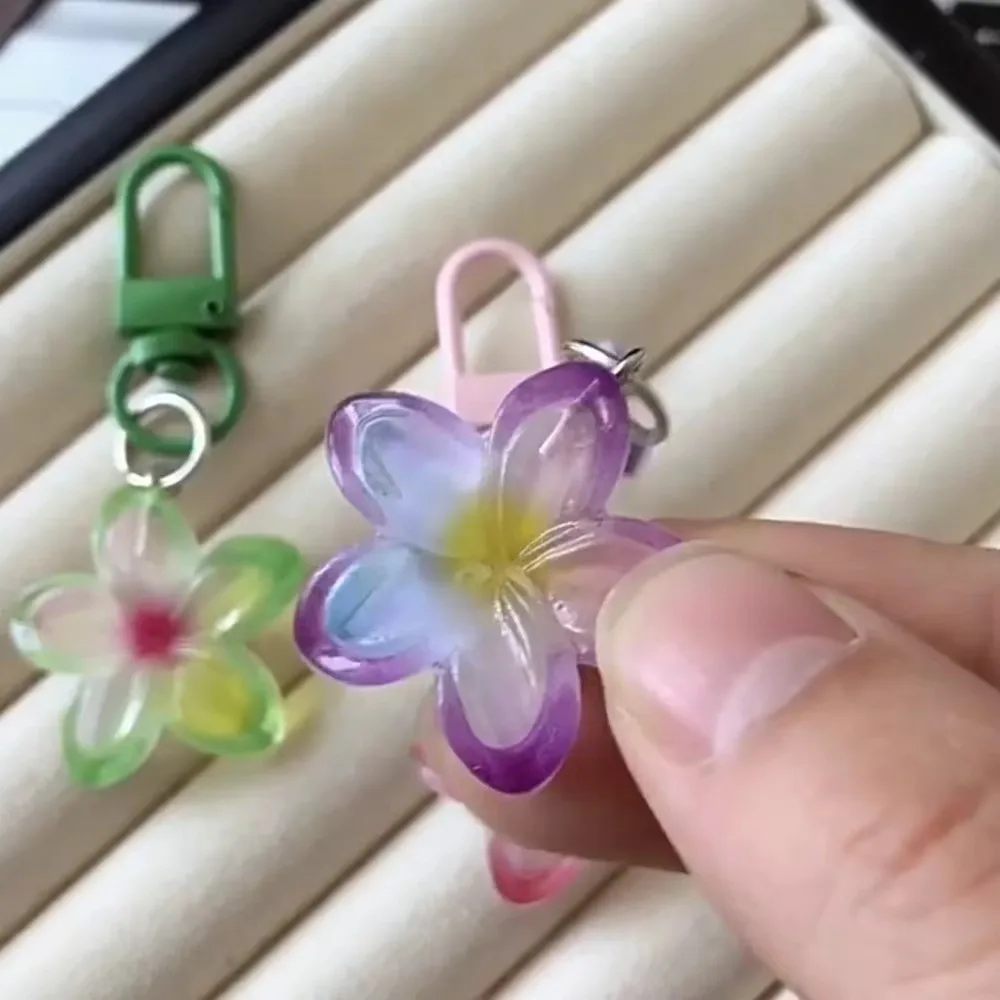 かわいい樹脂製フラワーキーホルダー カラフルな車のキーリング 花柄 女の子向け
