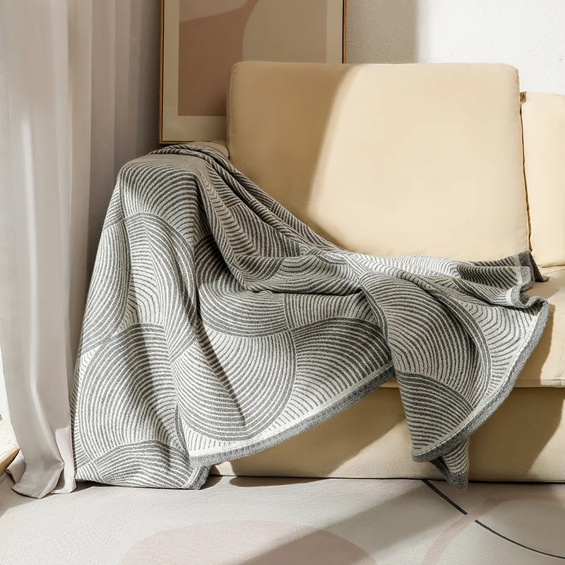 Luxury Circular Arc Printed Thread Blanket 120X150Cm Portable Airplane Blankets for Travel Skin-Friendly Nap Shawl for Office