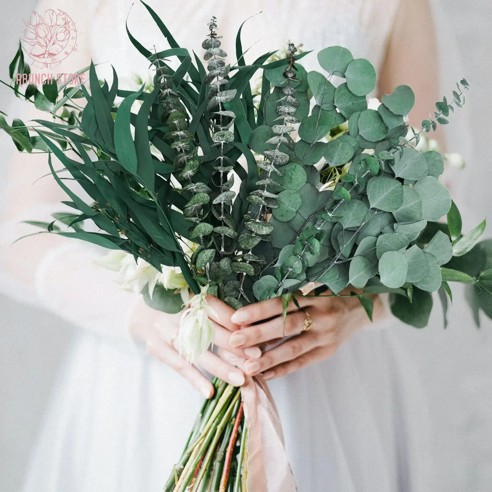 Feuilles d'eucalyptus séchées, plantes vertes fraîches, bouquet de douche, branches vertes naturelles, vase, décoration de la maison