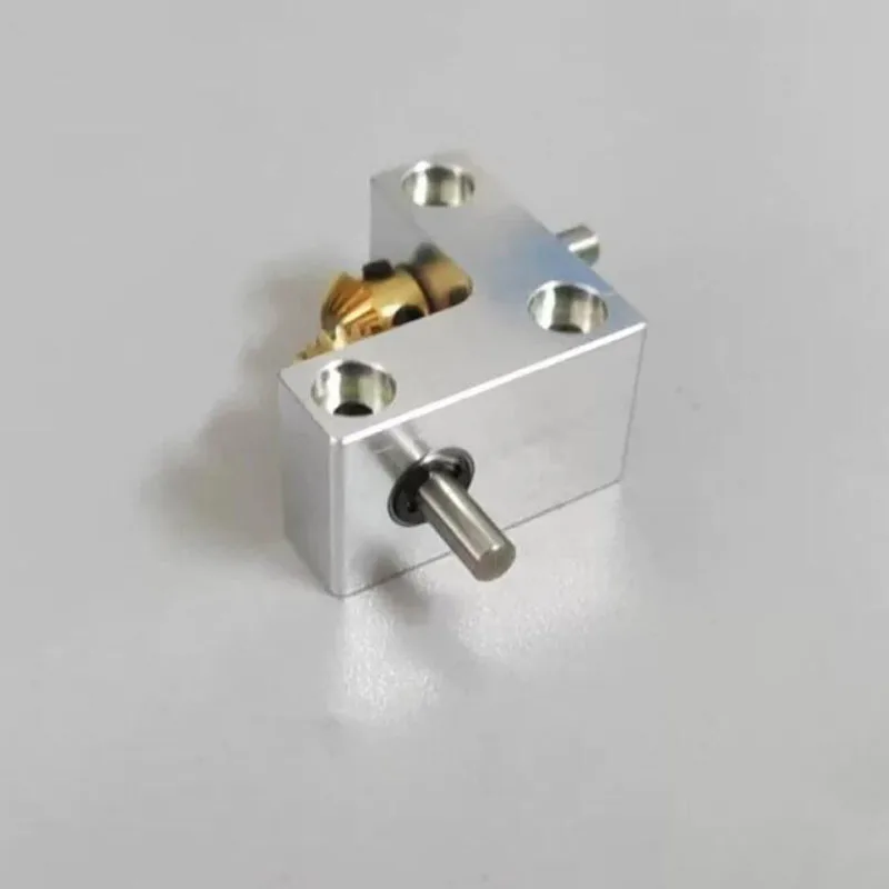 90 degree transmission angle converter output shaft diameter 4MM speed ratio 1:1 right angle commutator small bevel gearbox