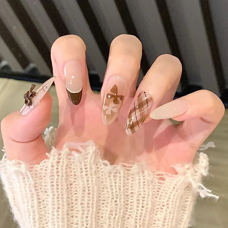 24 piezas uñas postizas marrones a cuadros con moño, primavera, almendradas medianas, modernas y ponibles para mujeres y niñas