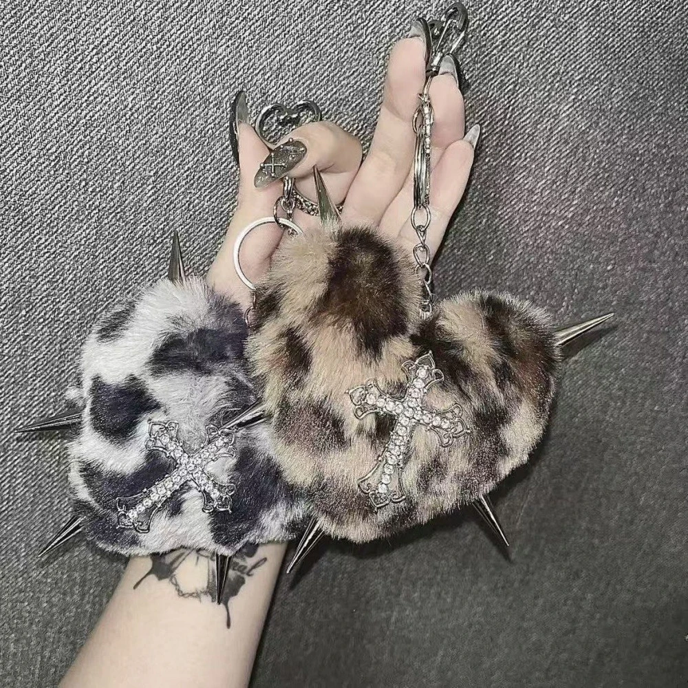 תת-תרבות סגנון ילדה חמודה אהבה צלב ריווט מחזיק מפתחות רך דפוס נמר אישי תלייה לתיק מתנה להלווין קישוט