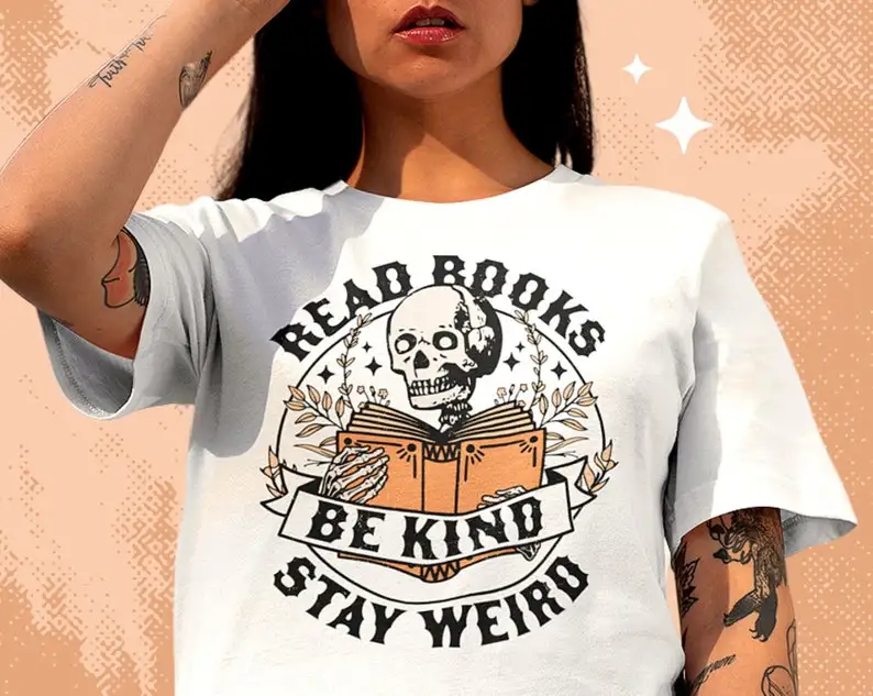قراءة الكتب Kind Stay Weird Bookish Book Lover Bookworm الهيكل العظمي القراءة المتضخم الرسم الشارع الشهير خمر الرجعية الجمالية #1