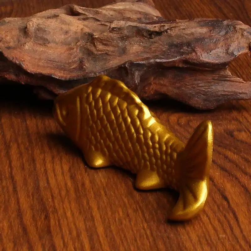 Matte Gold Koi Fish Figurines With Detailed Scale Texture For Home Tabletop Decoration Auspicious Gift