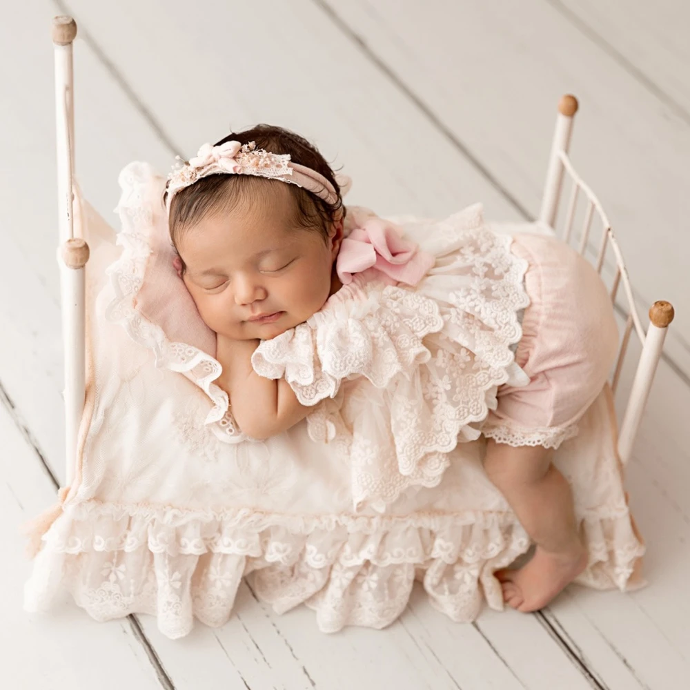 accessori-per-fotografia-neonati-tutina-in-pizzo-con-volant-outfit-per-servizio-fotografico-bambina-abito-vintage-per-studio-abbigliamento-per-ritratti-neonati