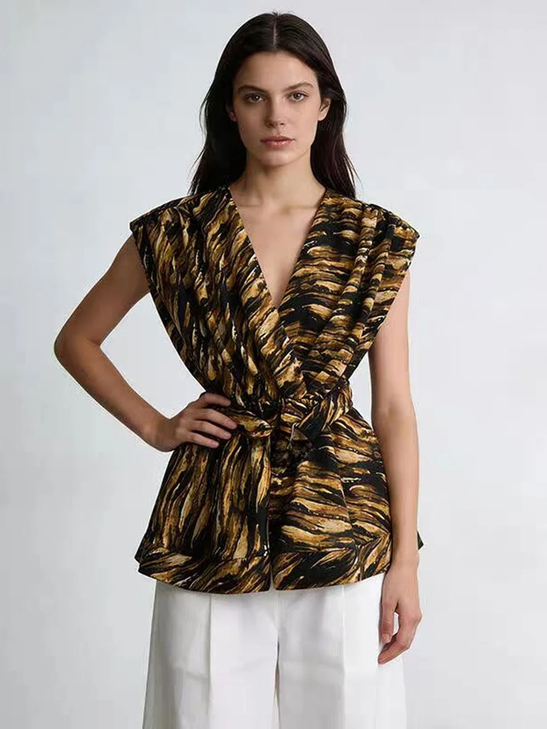 

Retro High Fashion Leopard Print Shirt Women's Sleeveless V-neck Belted Sexy European Style Top Korean Loose Commute Style