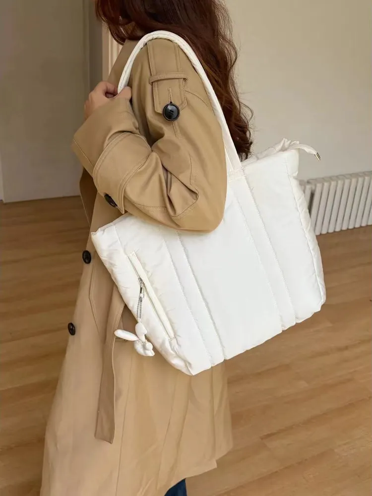 

Корейская модная универсальная высококачественная сумка-тоут из хлопка с наполнителем из пуха, женская осенне-зимняя сумка большой вместимости для ежедневных поездок, на одно плечо