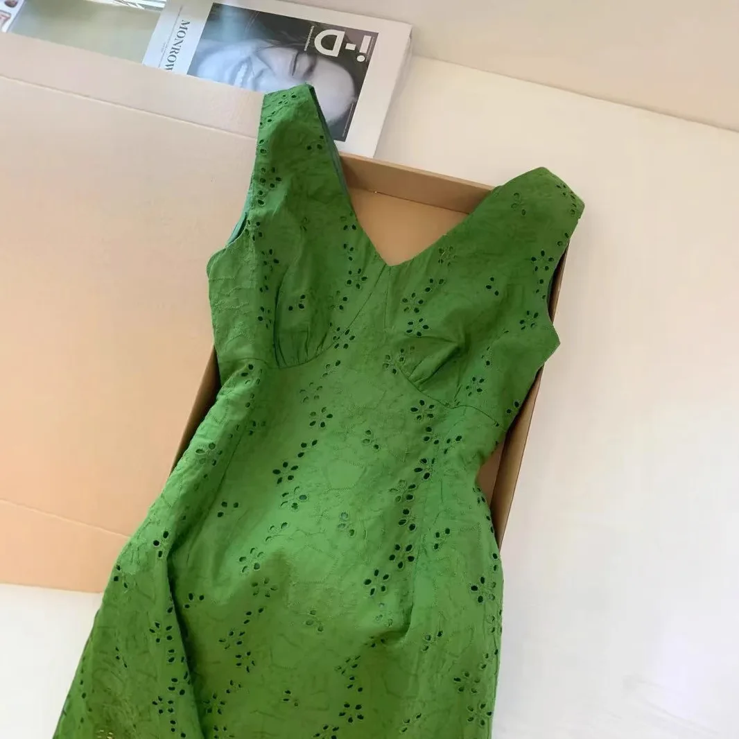 Gonna a trapezio cava verde di fascia alta in stile francese con scollo a V senza maniche Abito corto con gilet Abito elegante con temperamento 2025 Estate Nuovo