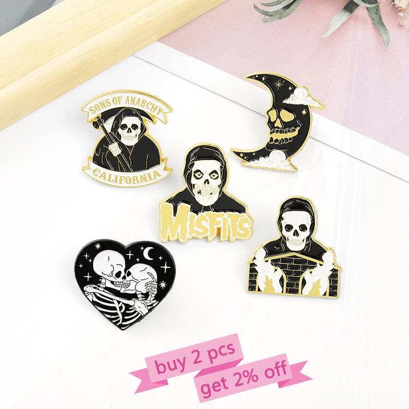 Lover Moon Heart Pines Lapel lencana tas Punk gelap perhiasan hadiah untuk Friends Mr Skull Enamel bros kustom Gothic kerangka