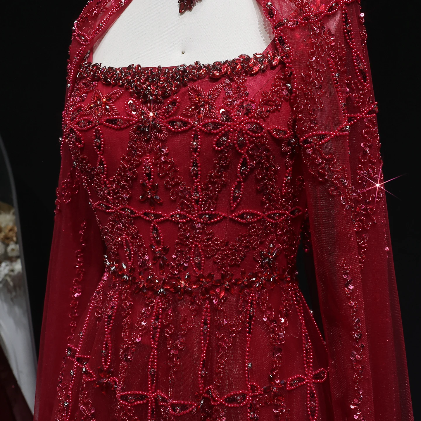 Sharon Said Elegantes A-Linien-Abendkleid mit Perlen und abnehmbarem Cape, Weinrot, Damen-Hochzeits-Party-Ballkleid SS486, Maßanfertigung – Detail 16