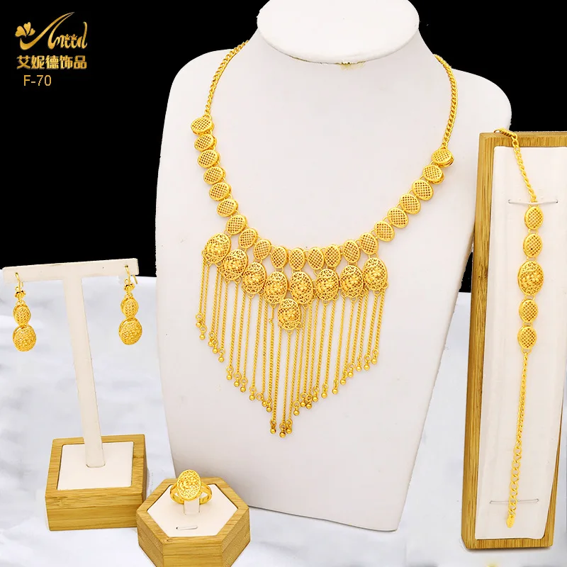 

Wedding Women Heart Tassel 4-Piece Set 24K Gold AU999 - Coordinated style, seamless heart-tassel blend for weddings