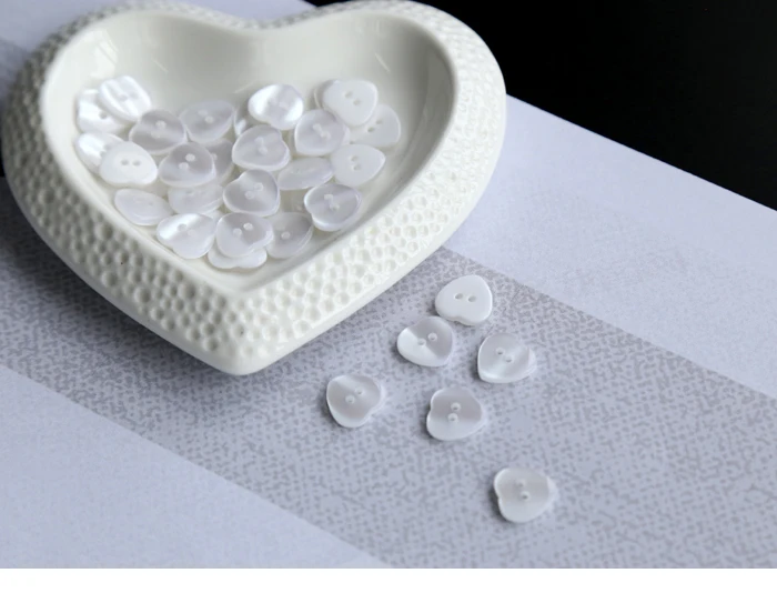 50pcs/lot Size:11mm/12.5mm High Quality Sweet Heart Shirt Buttons Pearl White Button 2 Holes Decoration (ss-1422)