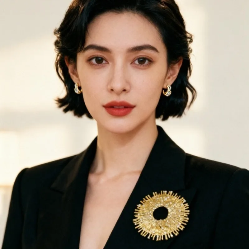 

Luxury Gold Sunburst Brooch With Rhinestone Elegant Vintage Lapel Pin For Women Statement Jewelry For Suit Coat Dress Gift