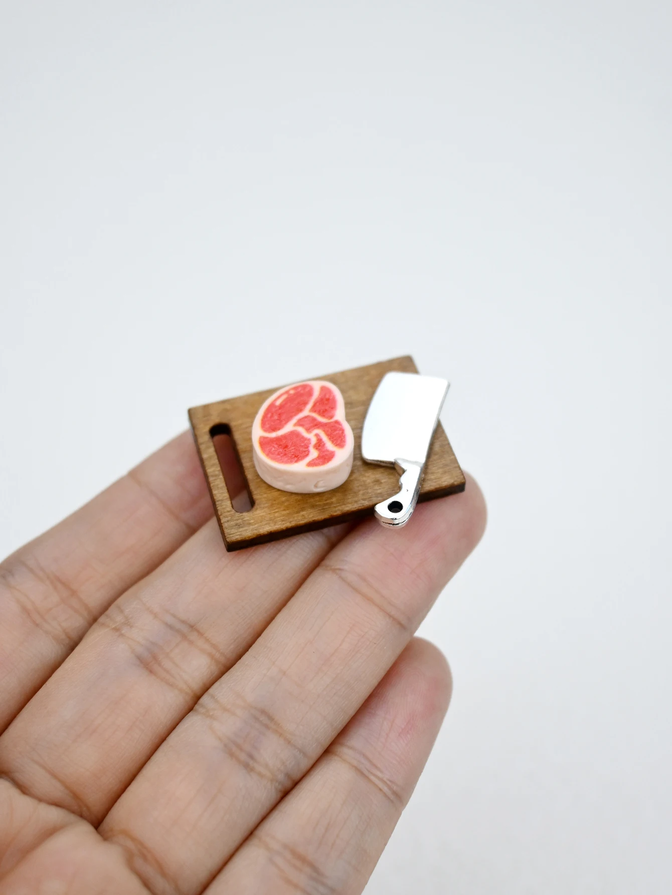 A Miniature Meat Combination Scene Model Ornament on a Miniature Cutting Board, Miniature Knife, Miniature Cutting Board, Miniature Meat, 1:12 Dollhouse Dollhouse, Miniature Food Toys, Photography Props, Miniature Land