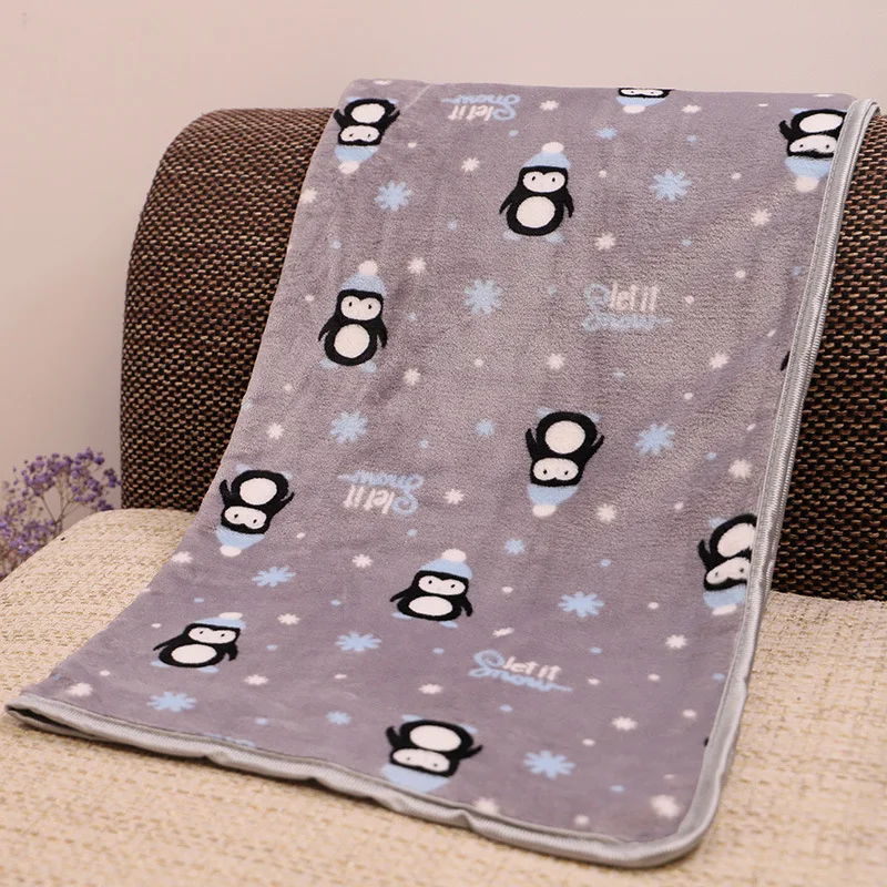 Soft flannel dog blanket winter warm and comfortable pet bed sheet mat cartoon cute cat and dog sleeping blanket pet supplies